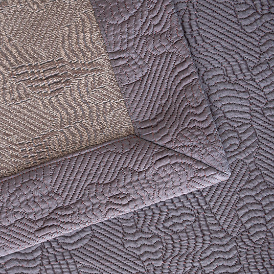 Zora | Matelassé – 74% Giza Egyptian Extra-Long Staple Cotton / 26% Silk by St Genève