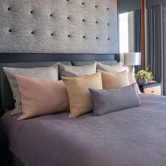 Zora | Matelassé – 74% Giza Egyptian Extra-Long Staple Cotton / 26% Silk by St Genève
