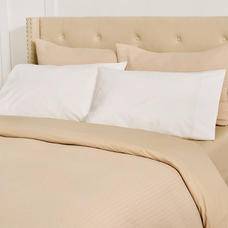Stitches blanket BY CUDDLE DOWN