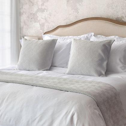 Eterna Collection Jacquard Diamonte Duvet Cover by St. Genève – 285TC 100% Long-Staple Cotton