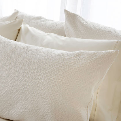 Scala Cream | Matelassé – 100% Giza Long-Staple Cotton by St Genève