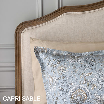 Close-up of Eloise Sateen Duvet Cover fabric – 340TC long-staple cotton by St. Genève