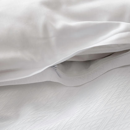 Eterna Collection Diamonte Jacquard Pillow Sham by St. Genève – 285TC cotton luxury bedding