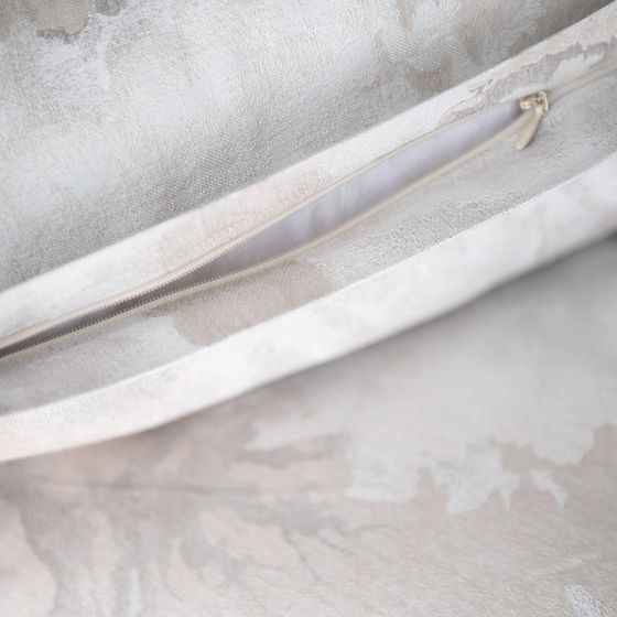 Blossom Jacquard Duvet Cover – Oyster – Giza Egyptian Cotton, Linen & Silk Blend | St Genève