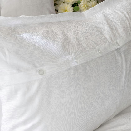 Close-up of Lumina Jacquard weave – Eterna Collection 285TC long-staple cotton by St. Genève