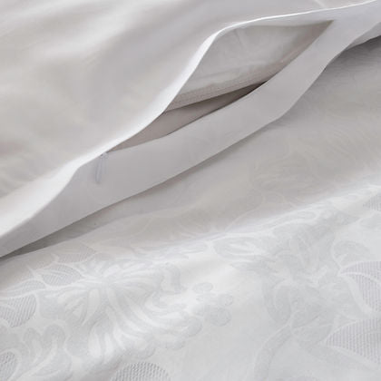 Close-up of Fiori Jacquard weave – Eterna Collection 285TC long-staple cotton by St. Genève