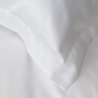 Close-up of Giza 92 Sateen weave — extra-long staple Egyptian cotton, 400TC, fabric from Italy