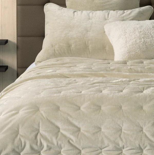 Lounge Solid Ivory Velvet Quilt – 100% Polyester Velvet