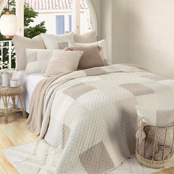 Meringue ivory and natural quilt