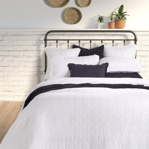 POKE WHITE STITCHED LINEN COVER