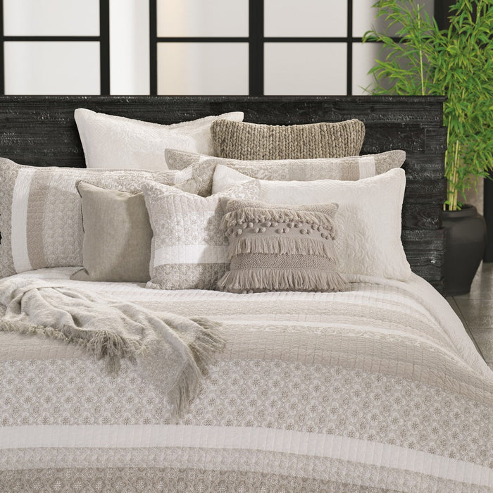 Lola ivory and taupe quilt