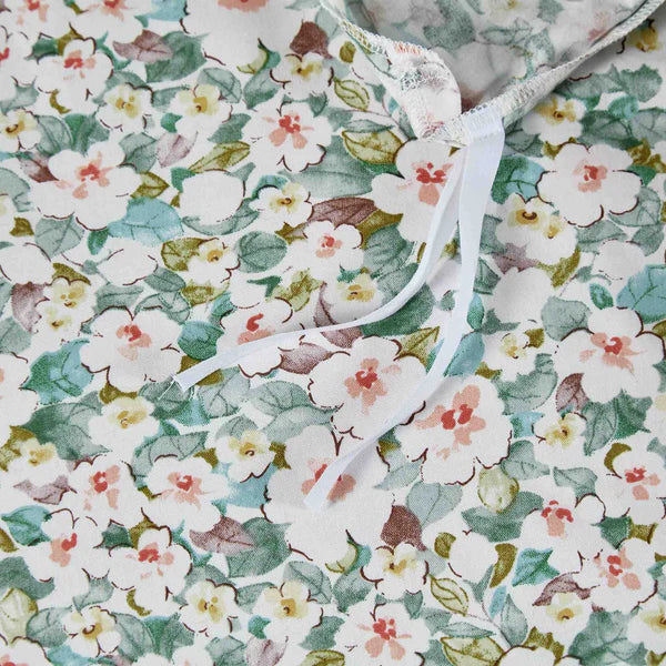 Teryn duvet cover set pillowcase with housewife fold and matching floral print